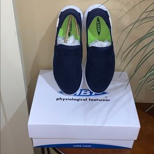 MBT Modena Slip On w/navy mesh